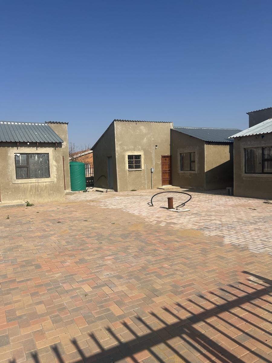 8 Bedroom Property for Sale in Rammulotsi Free State